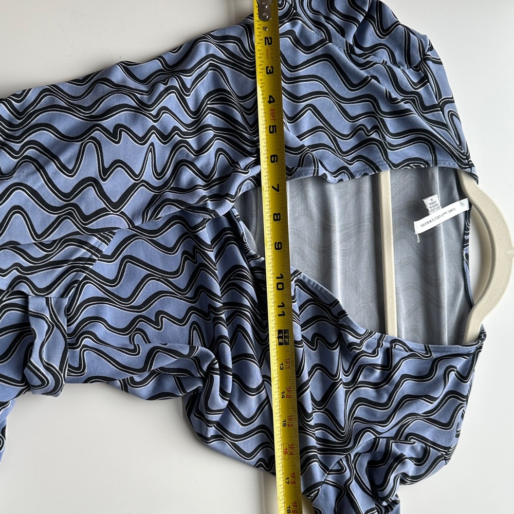 Diane Von Furstenberg Wavy Patterned Wrap Dress - Picture 6 of 6